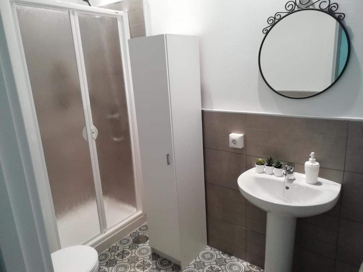 One-Bedroom Apartment,1035766351:JPEG