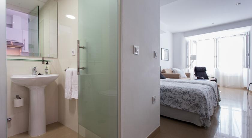 Studio Balcony Calle Adolfo Rodriguez Jurado 8 5th floor,109881360:JPEG