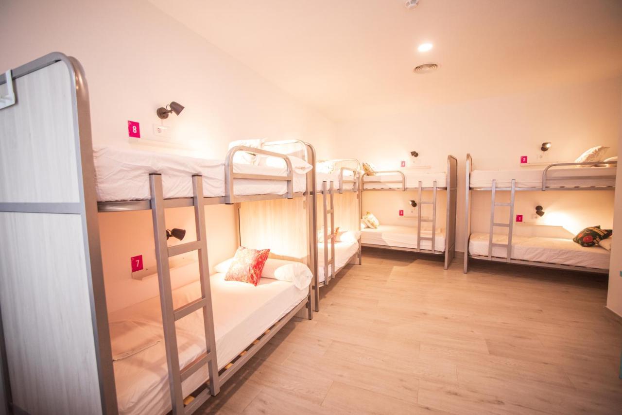 Bed 8-Bed Female Dormitory Room