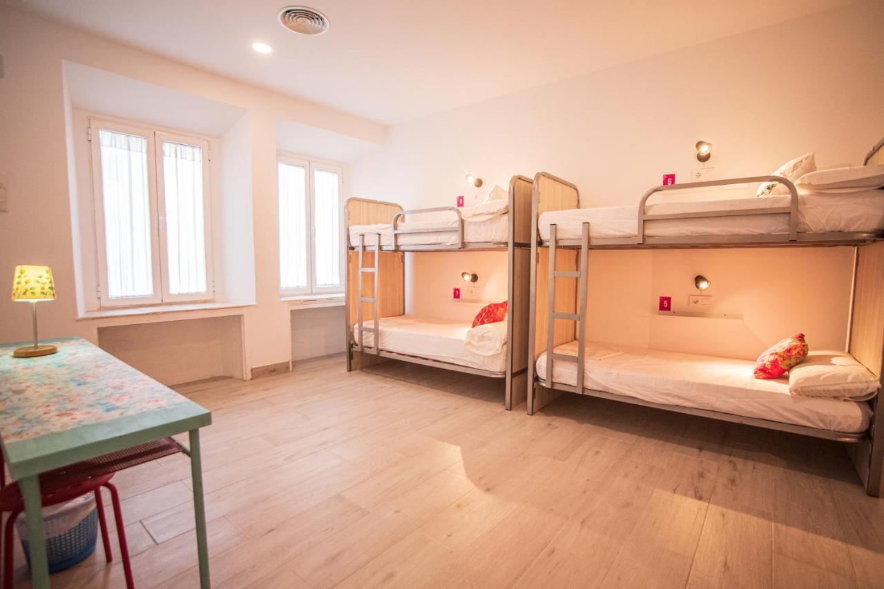 Bed 8-Bed Female Dormitory Room