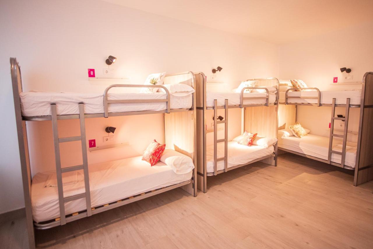 Bed 8-Bed Female Dormitory Room