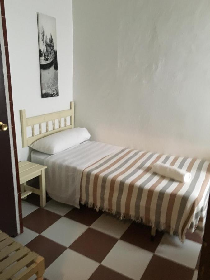 Quarto Individual com Banheiro Compartilhado