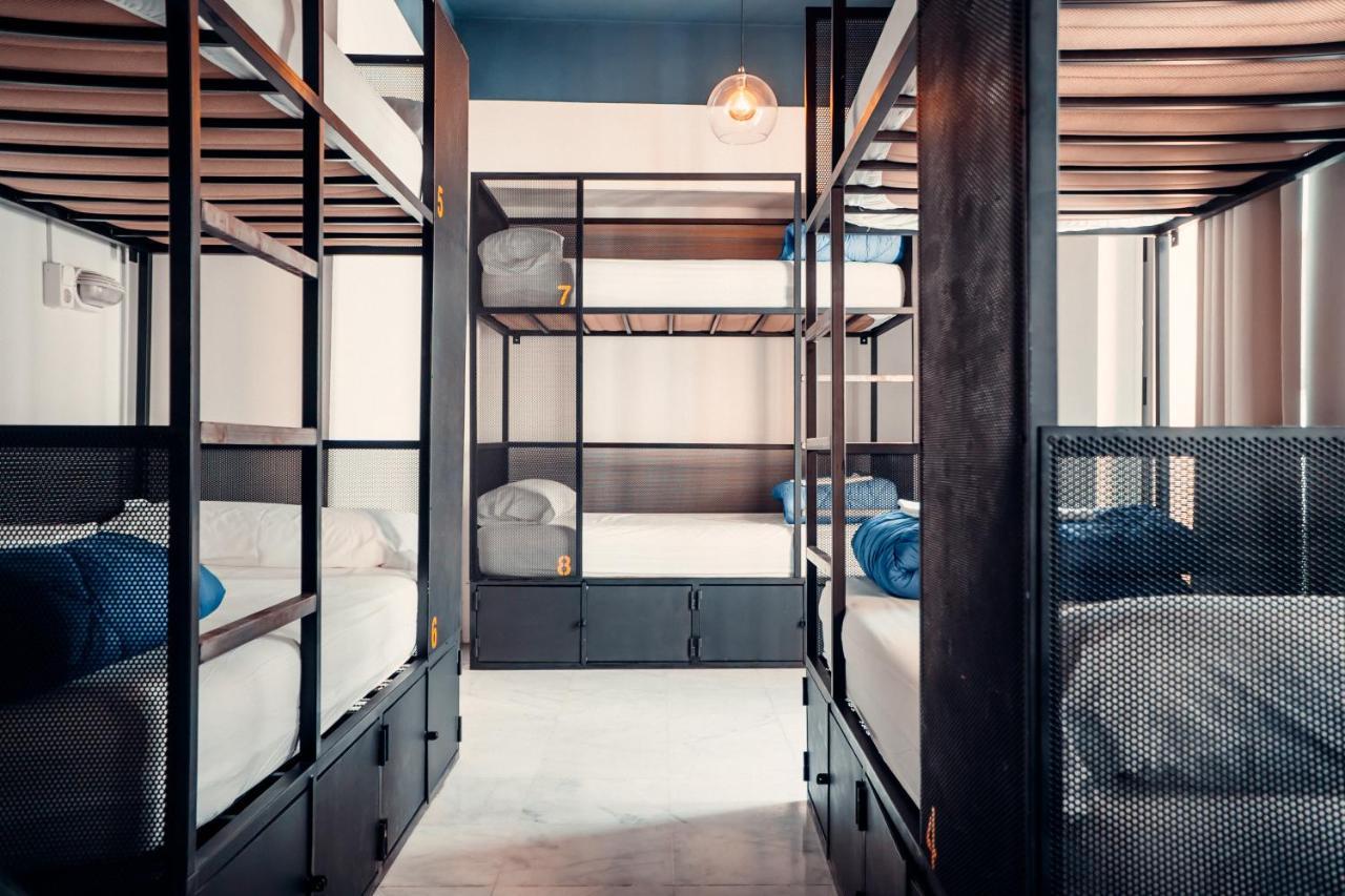 Single Bed Mixed Dormitory Room