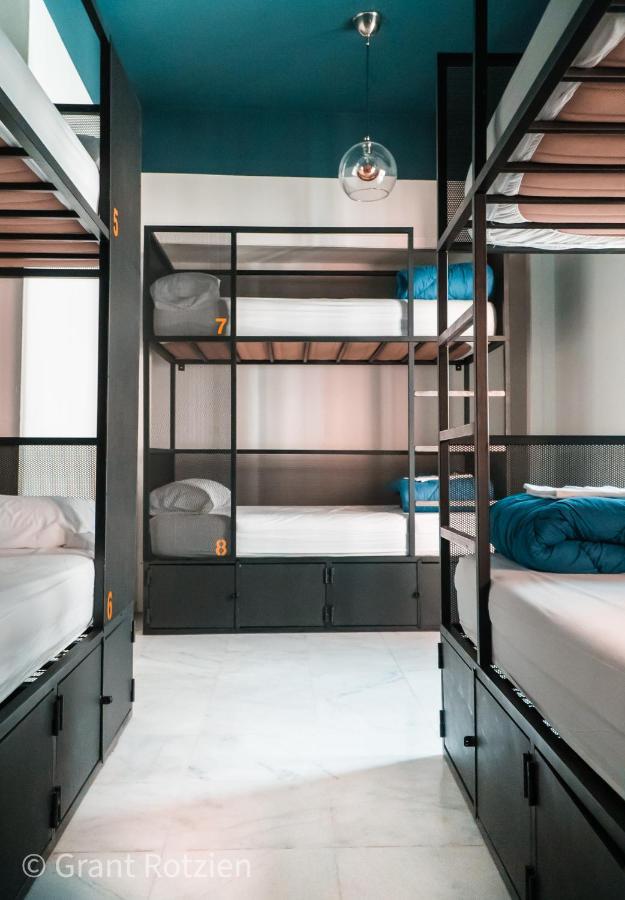 Single Bed Mixed Dormitory Room
