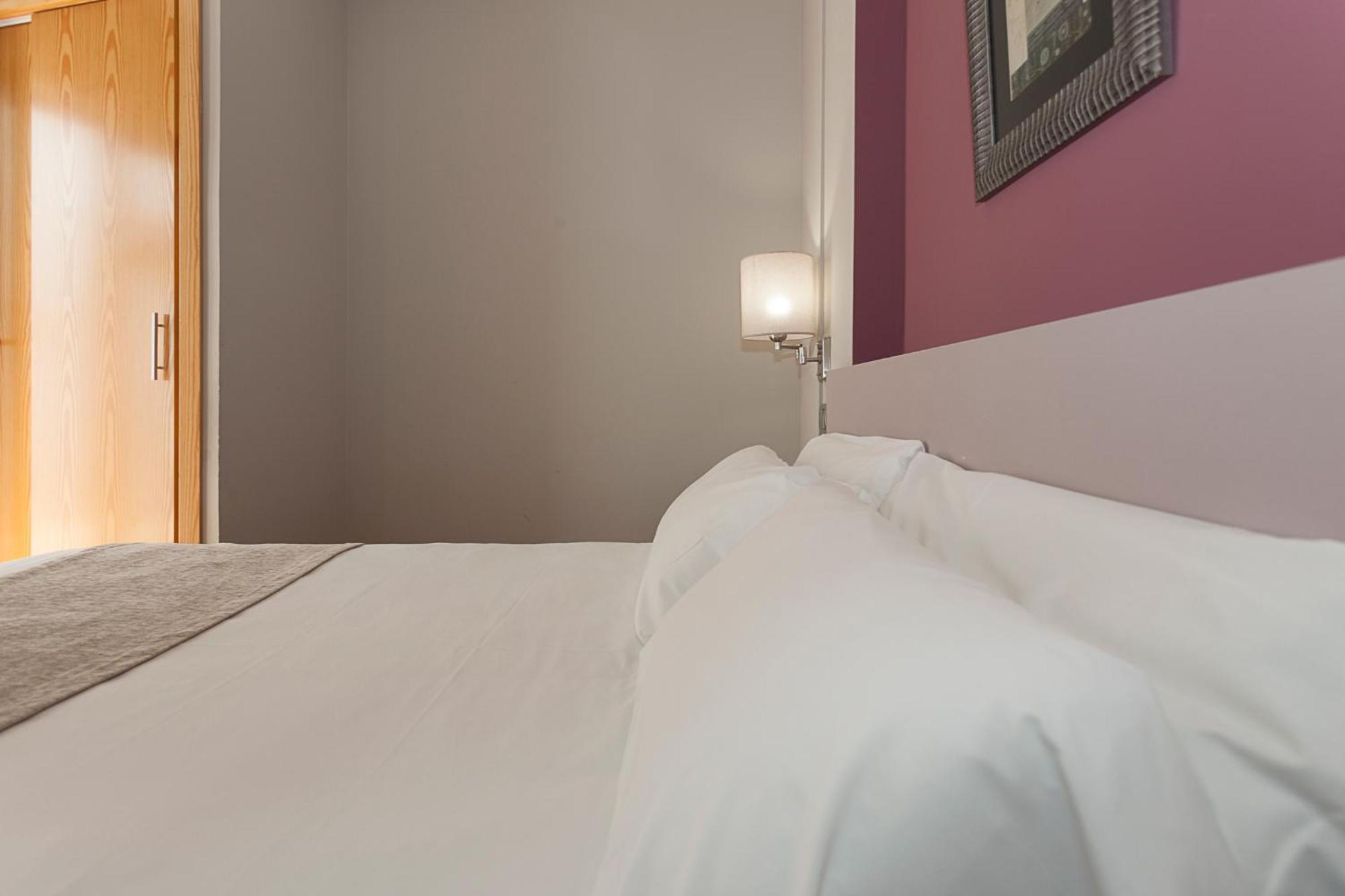 Small Double Room,1207667752:JPEG