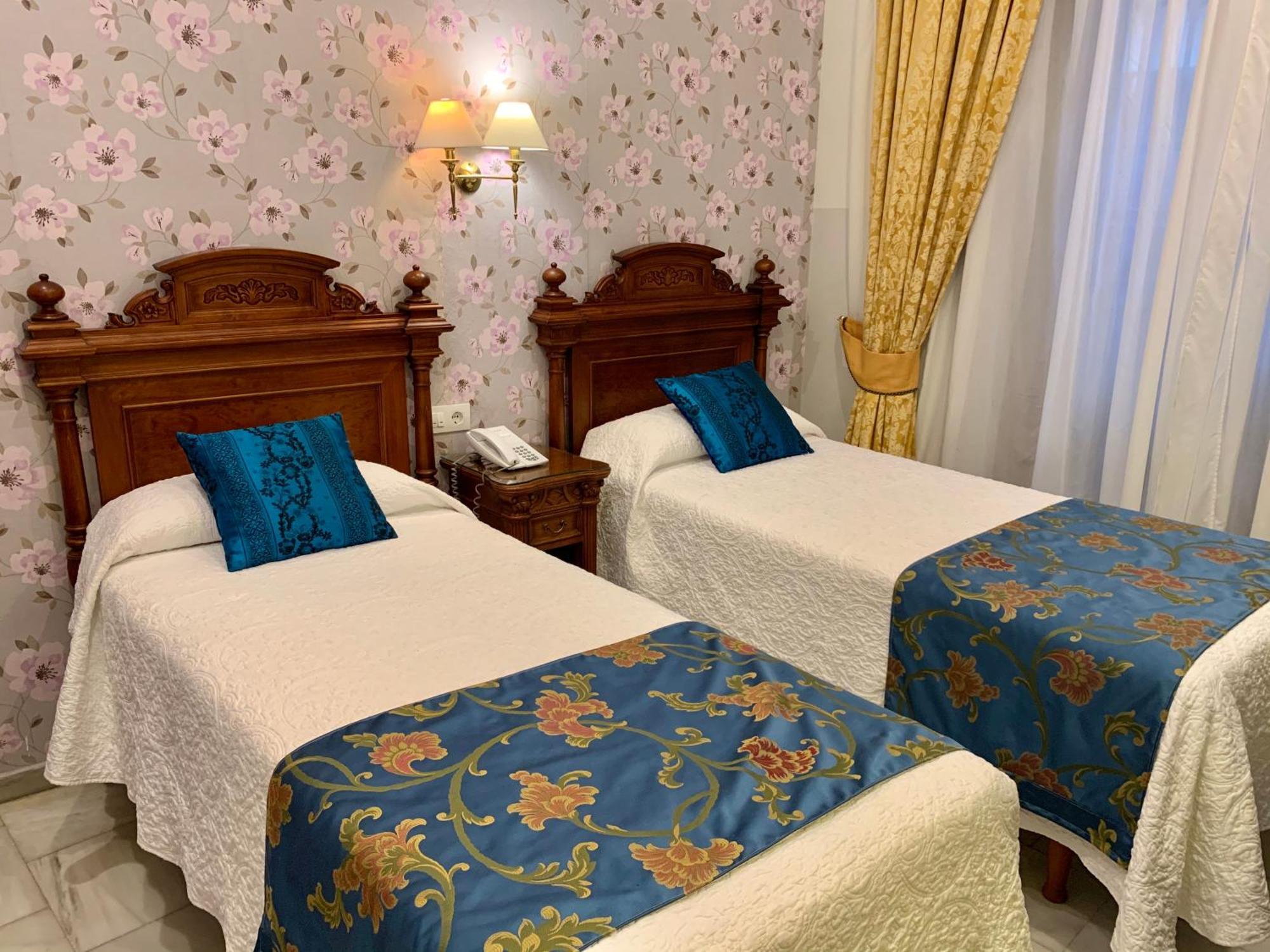 Quarto com 2 Camas de Solteiro