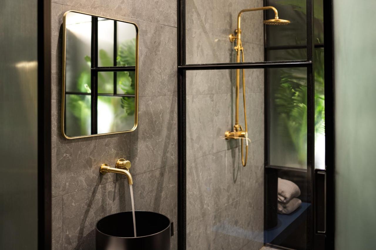 Premium Apartment bathtub,1307597248:JPEG