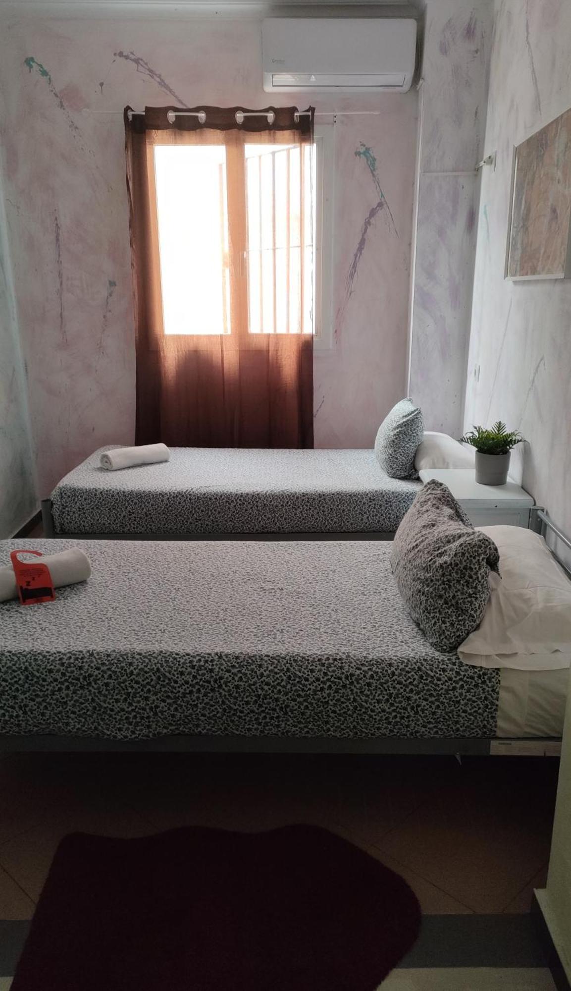 Twin Room,1523883676:JPEG