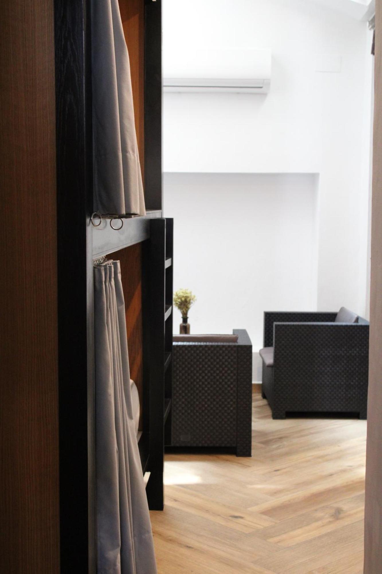Bed 4-Bed Female Superior Dormitory Room private bathroom,1555088734:JPEG