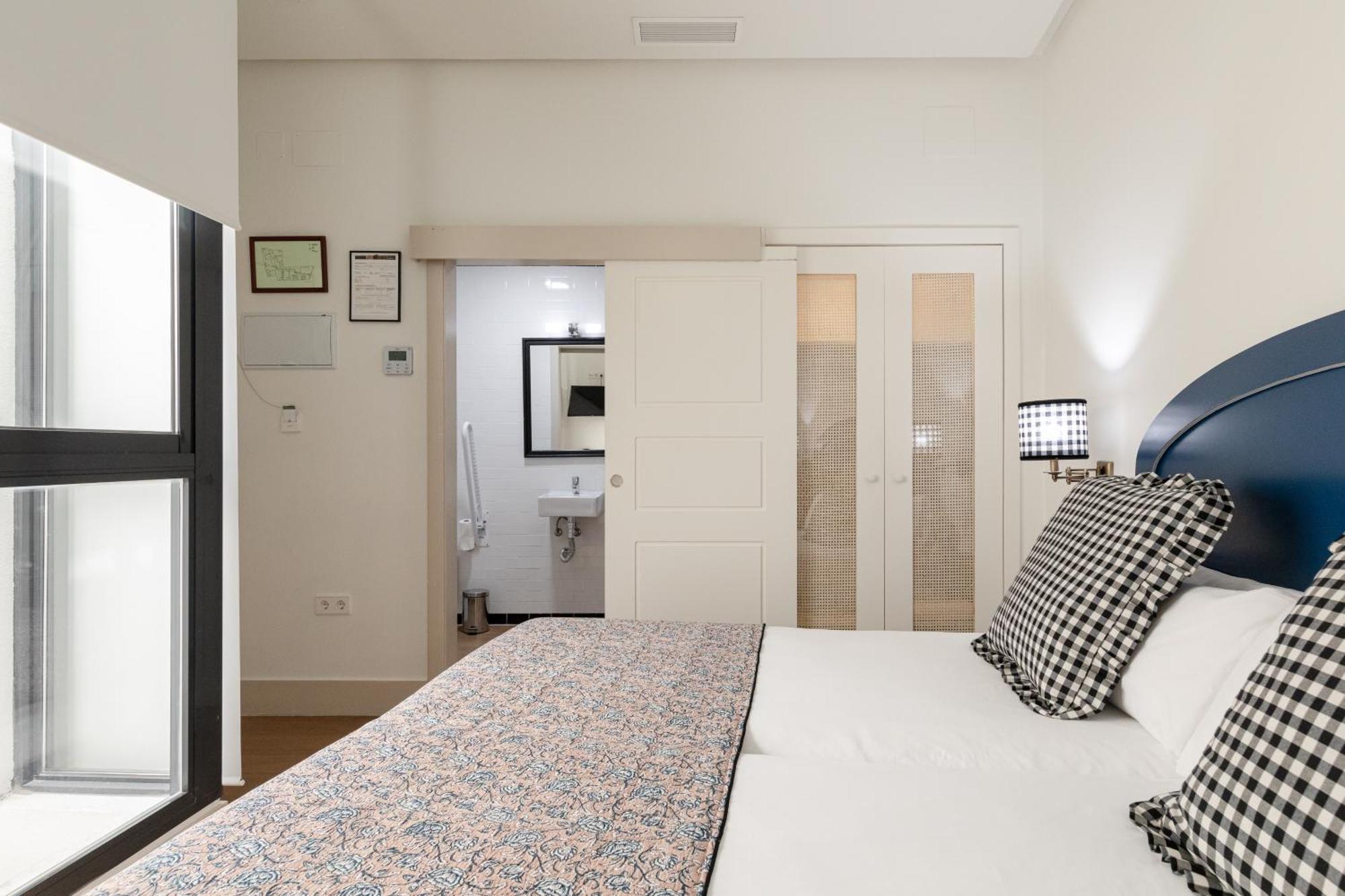 Standard Twin Room,1553283955:JPEG