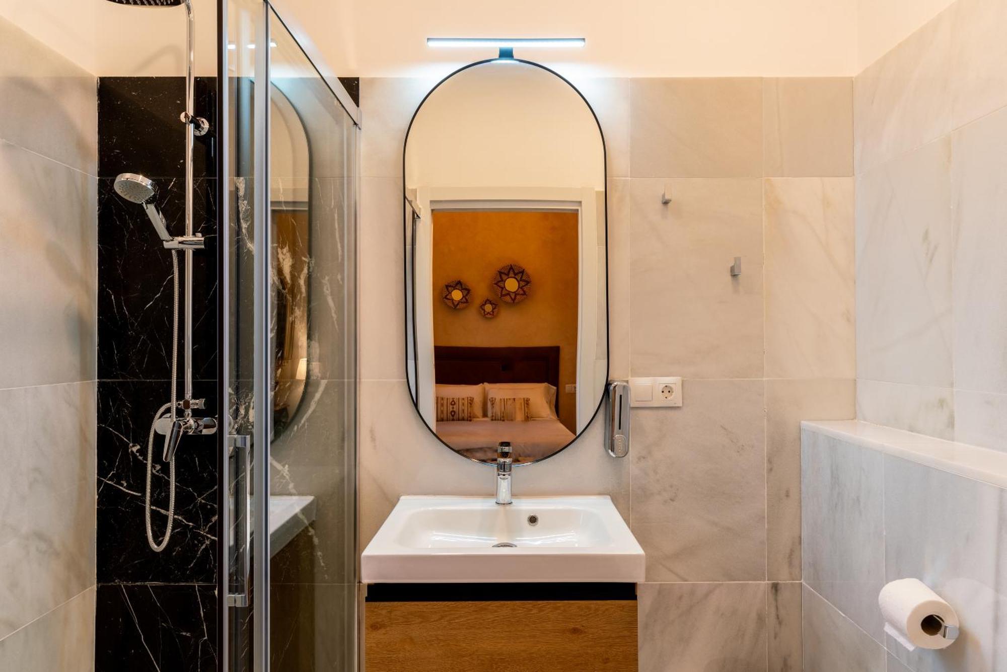 Double or Twin Room Private Bathroom