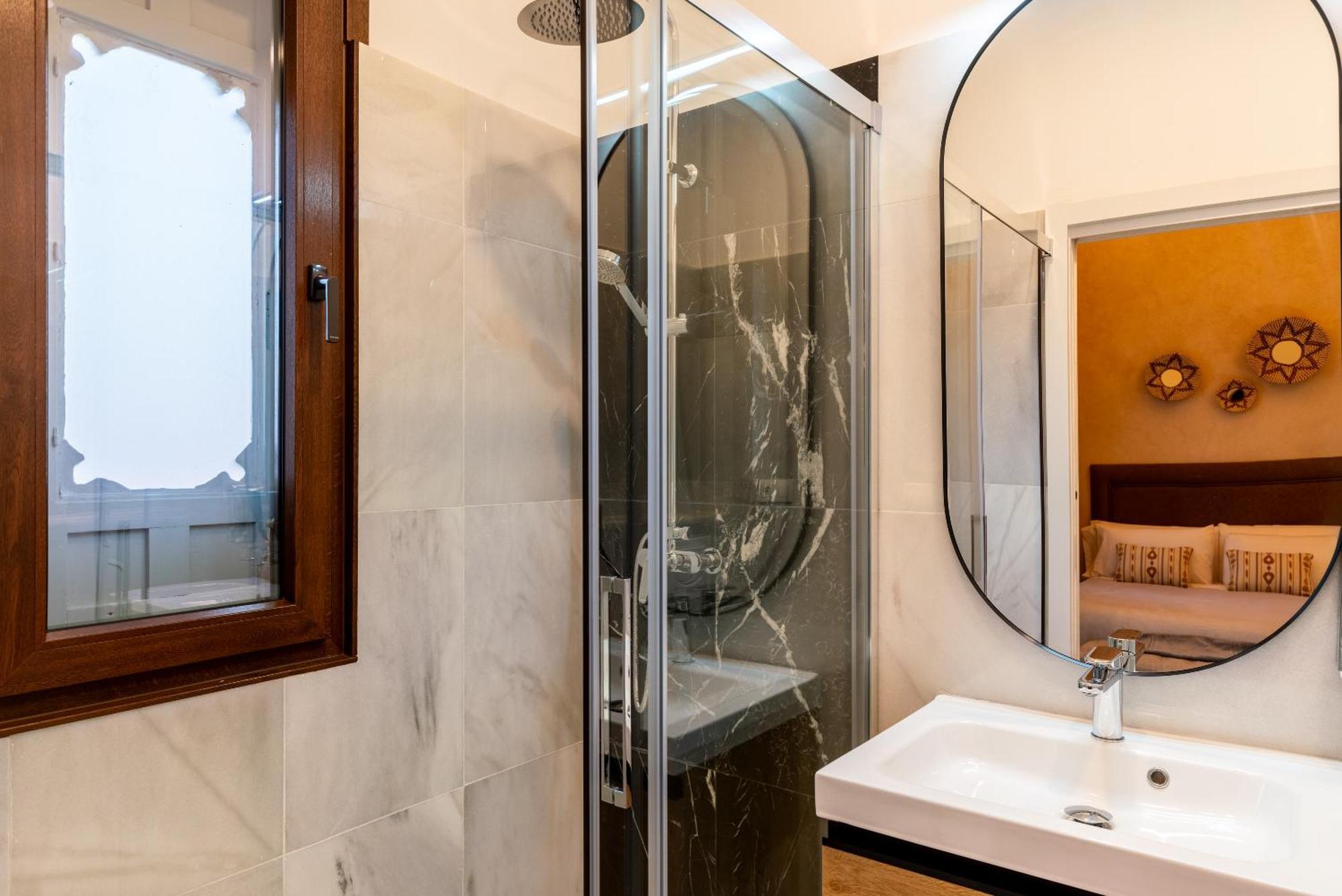 Double or Twin Room Private Bathroom
