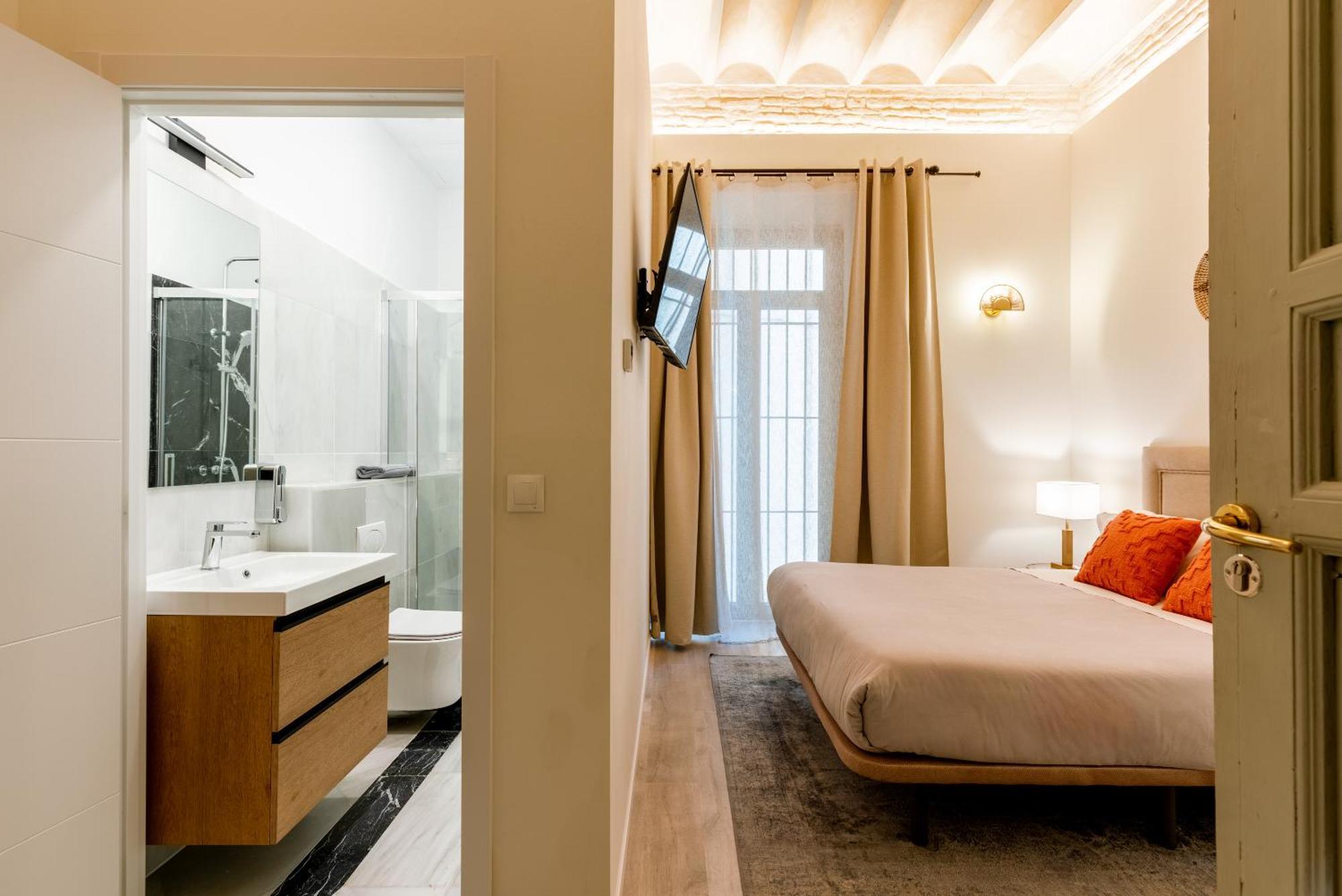 Double or Twin Room Private Bathroom