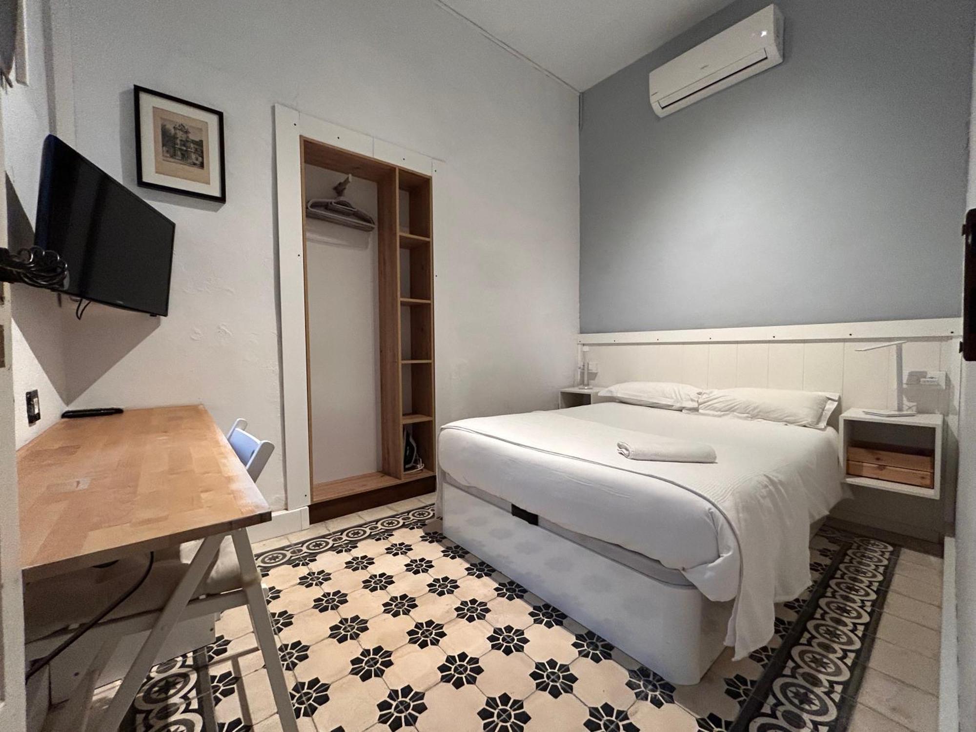 Two-Bedroom Apartment Shared Terrace