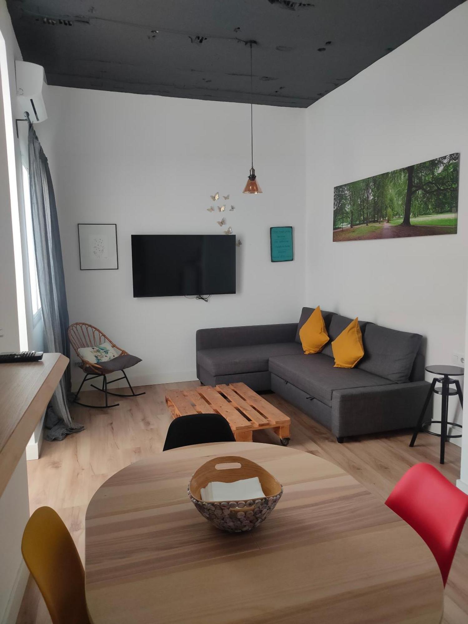Bright Deluxe Apartment