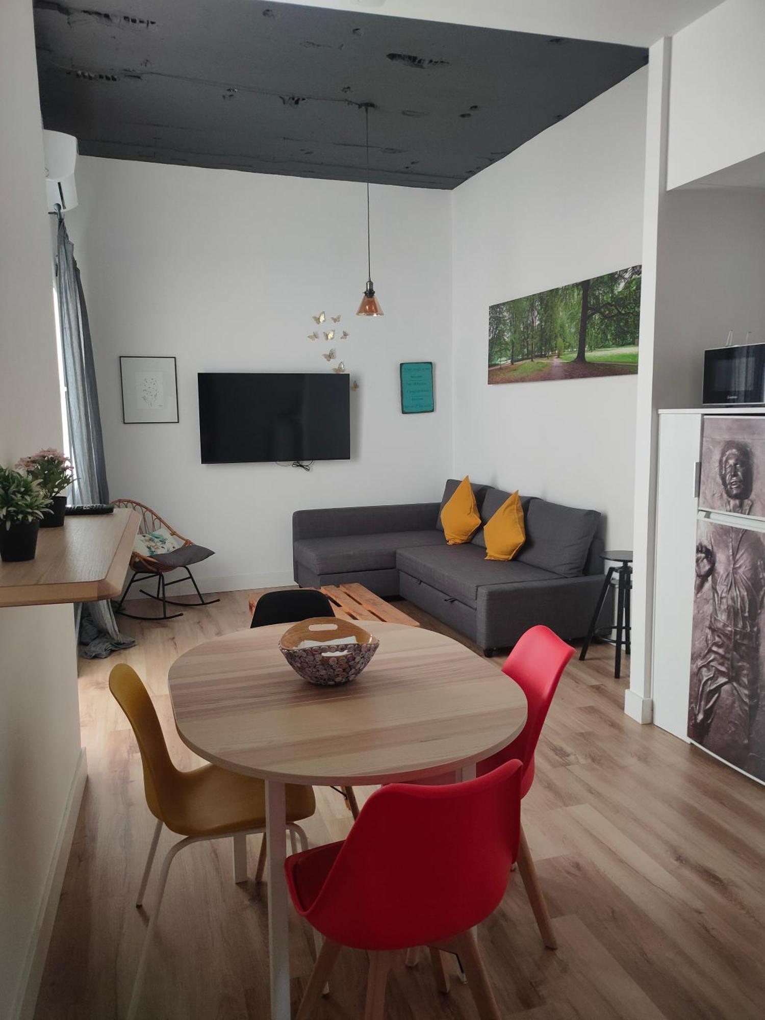 Bright Deluxe Apartment
