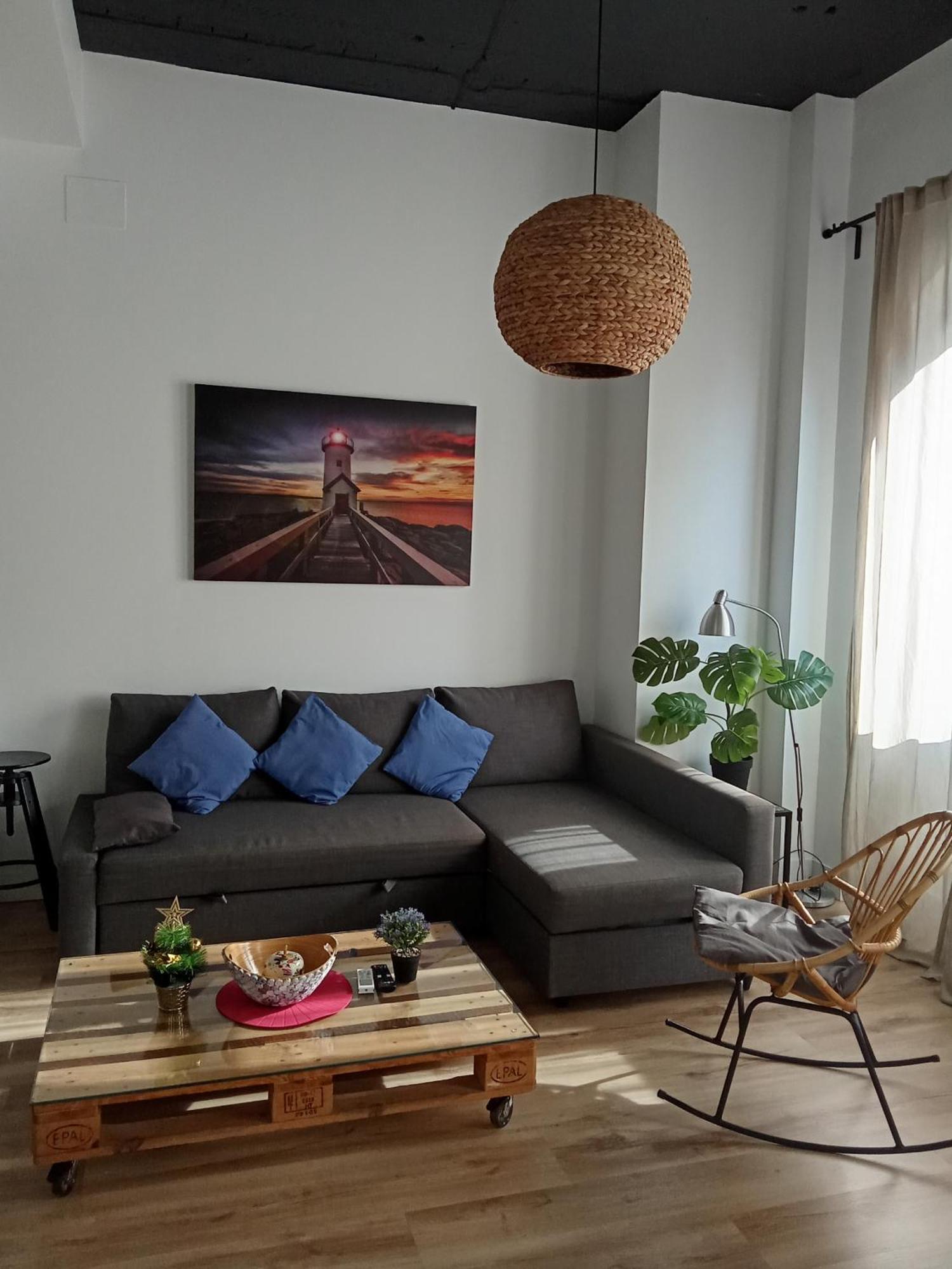 Bright Deluxe Apartment