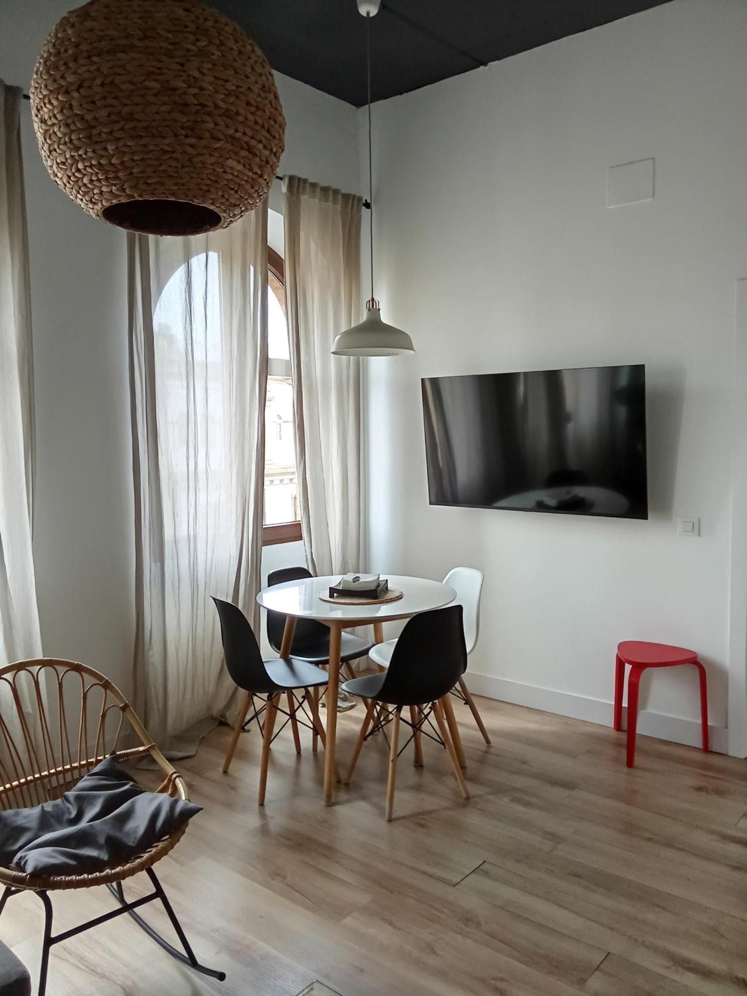 Bright Deluxe Apartment