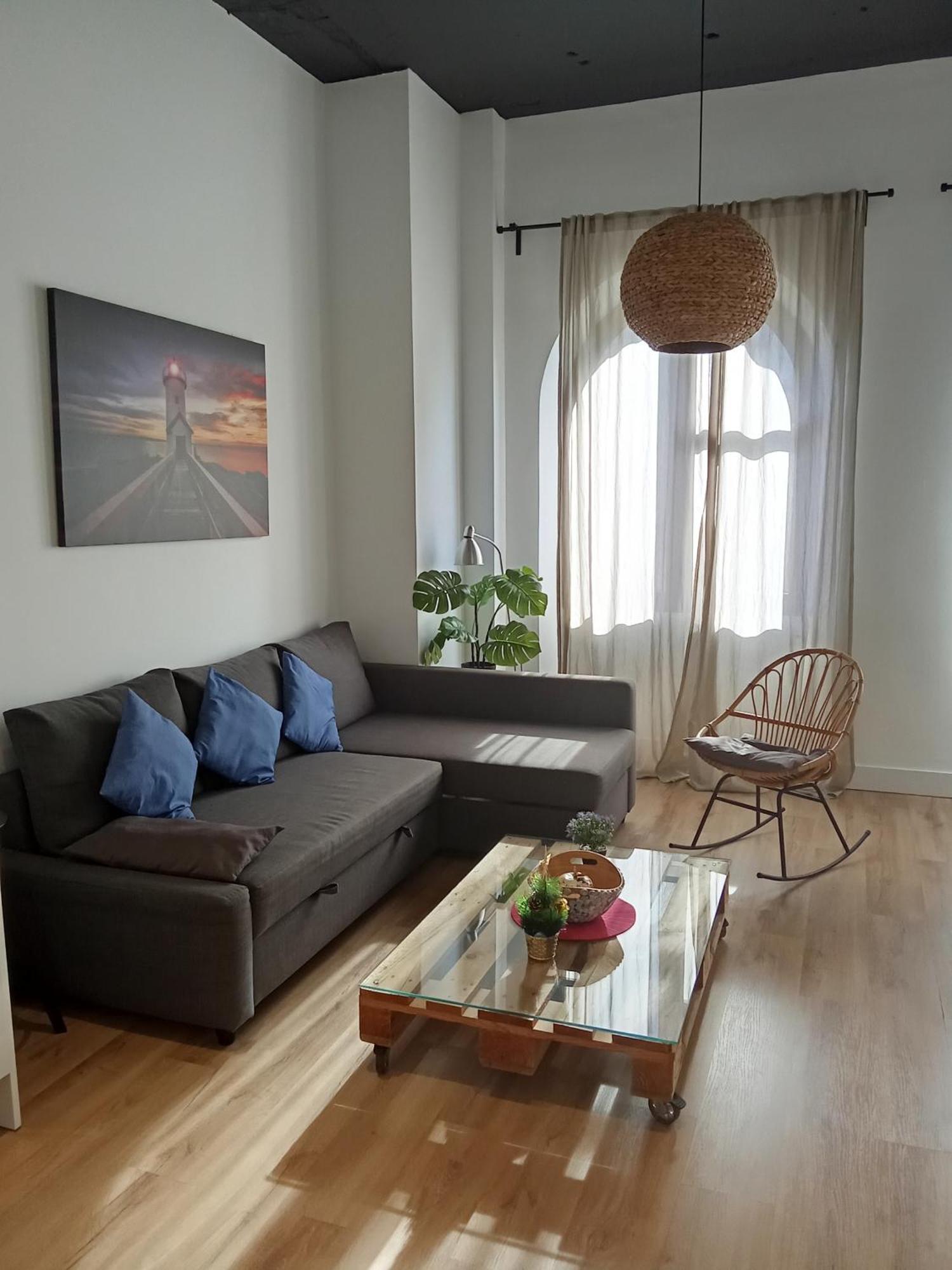 Bright Deluxe Apartment