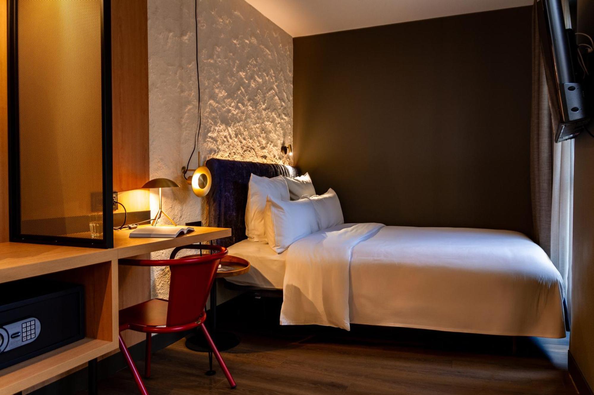Single Room Double Bed