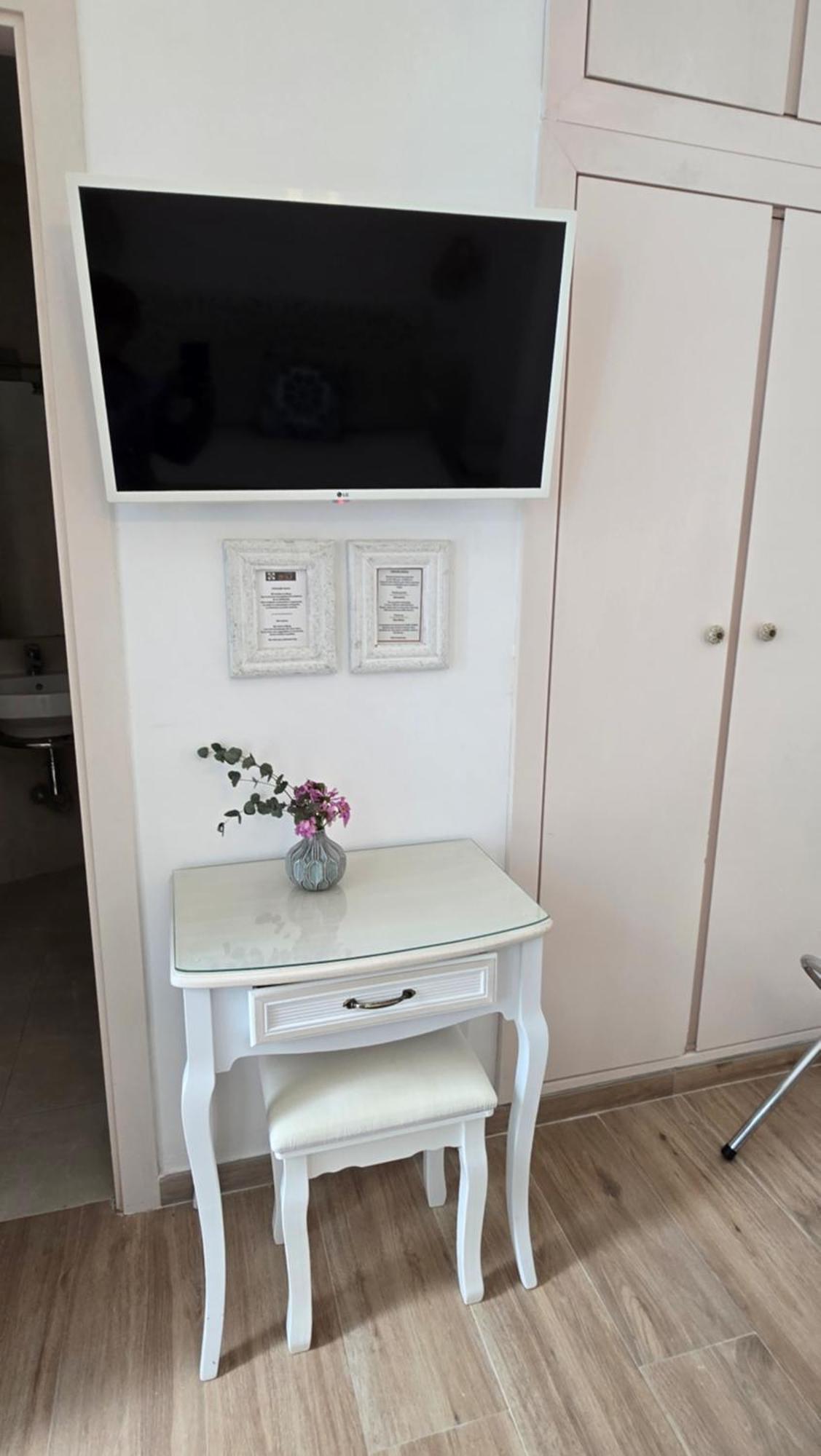Double Room Interior,1722905924:JPEG
