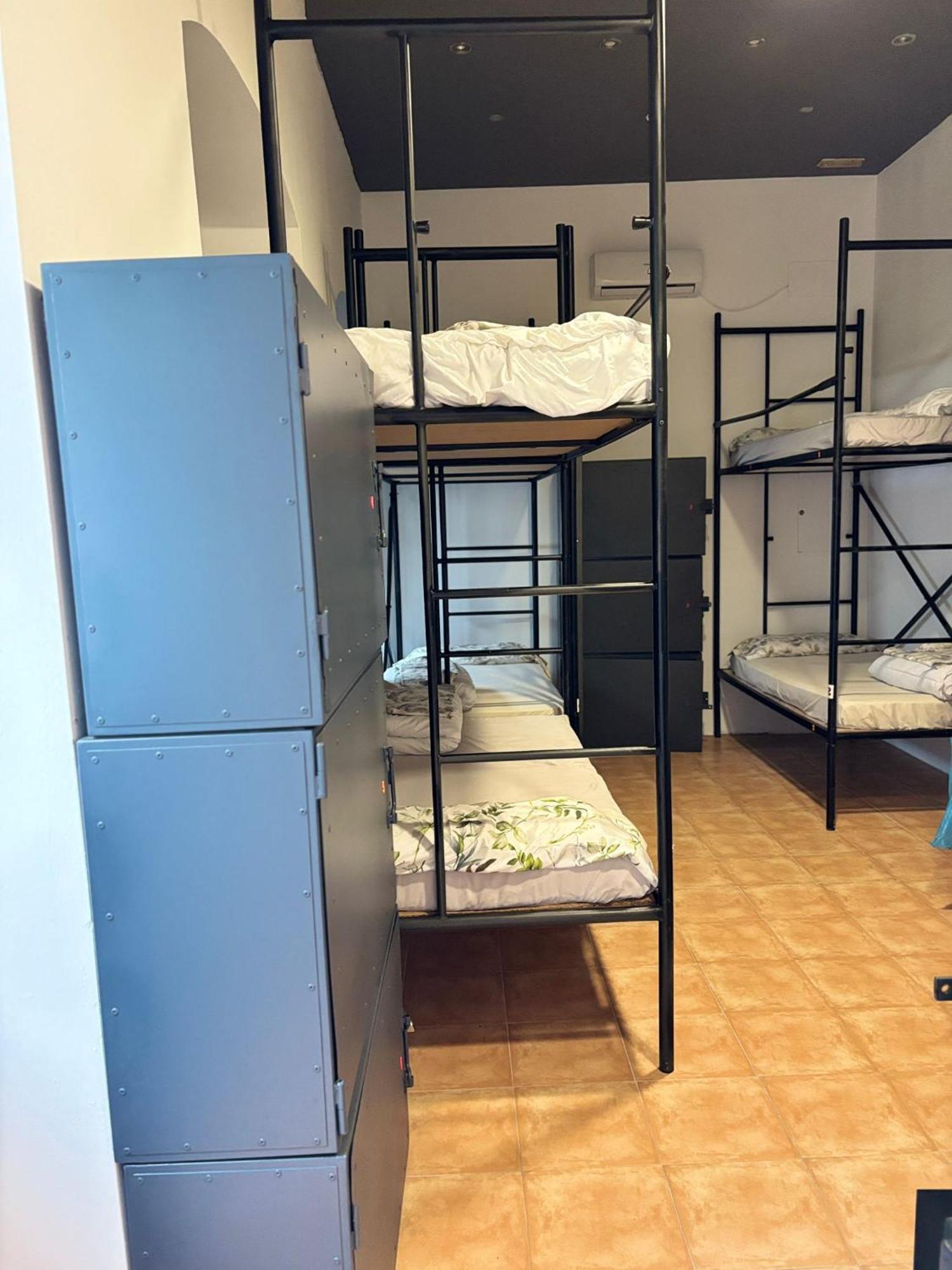Bed 8-Bed Mixed Dormitory Room