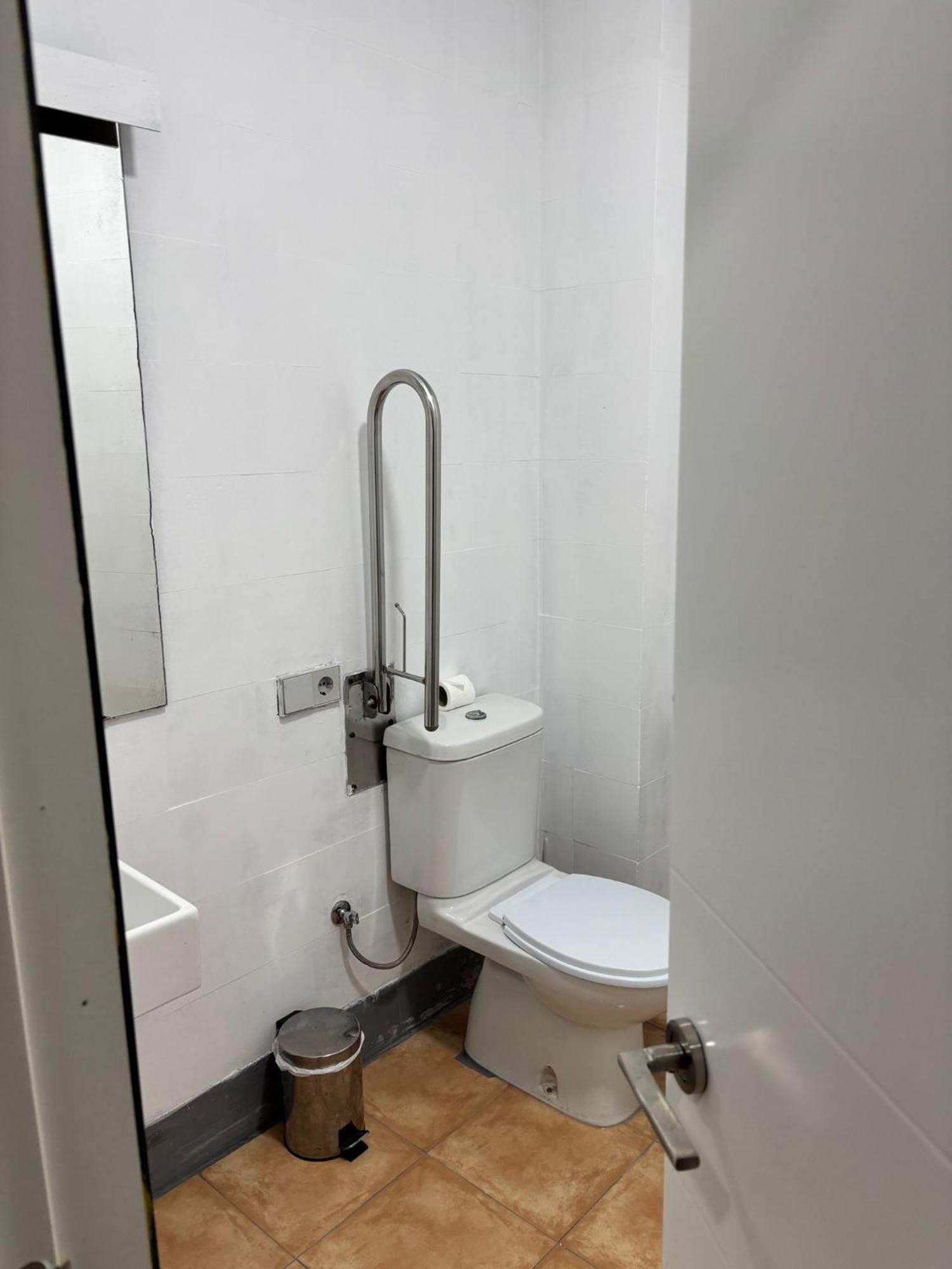 Twin Room Private Bathroom