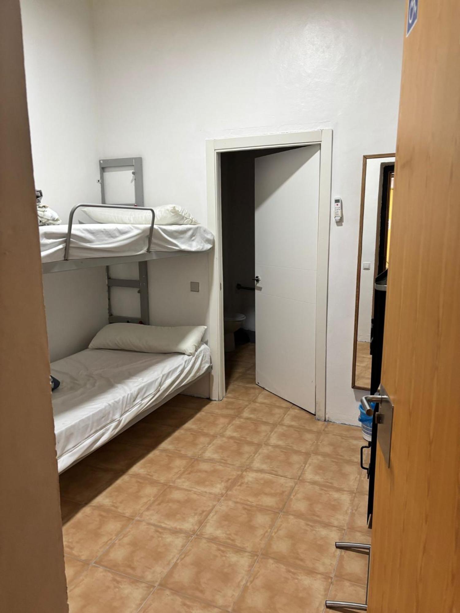 Twin Room Private Bathroom
