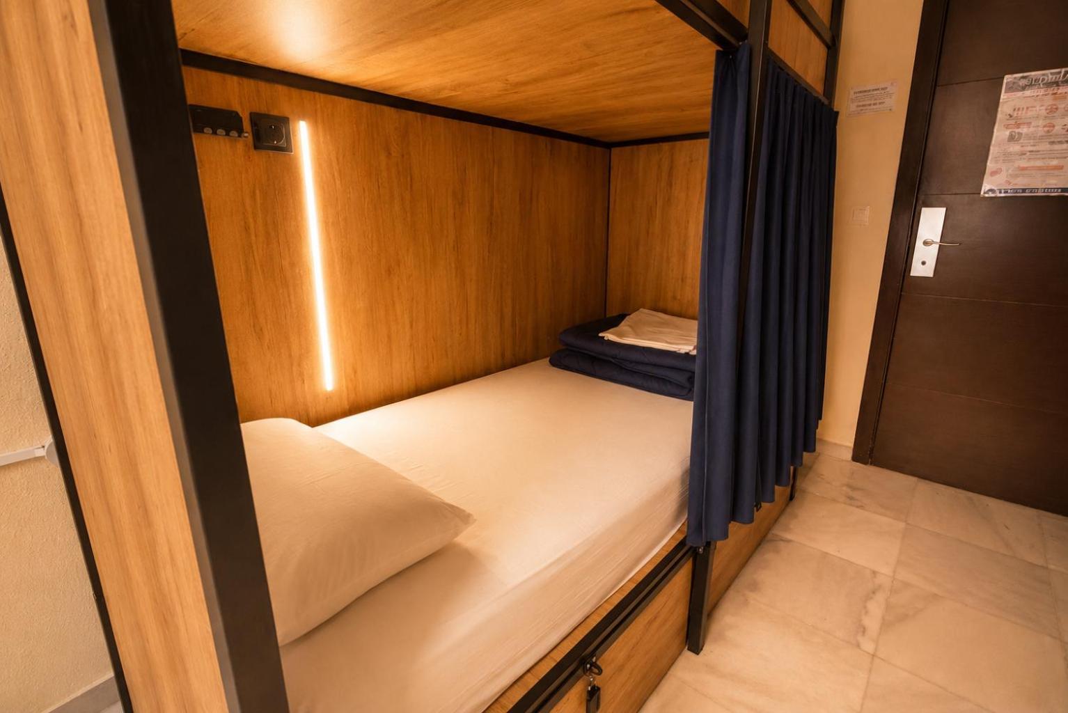 Bed 14-Bed Mixed Dormitory Room