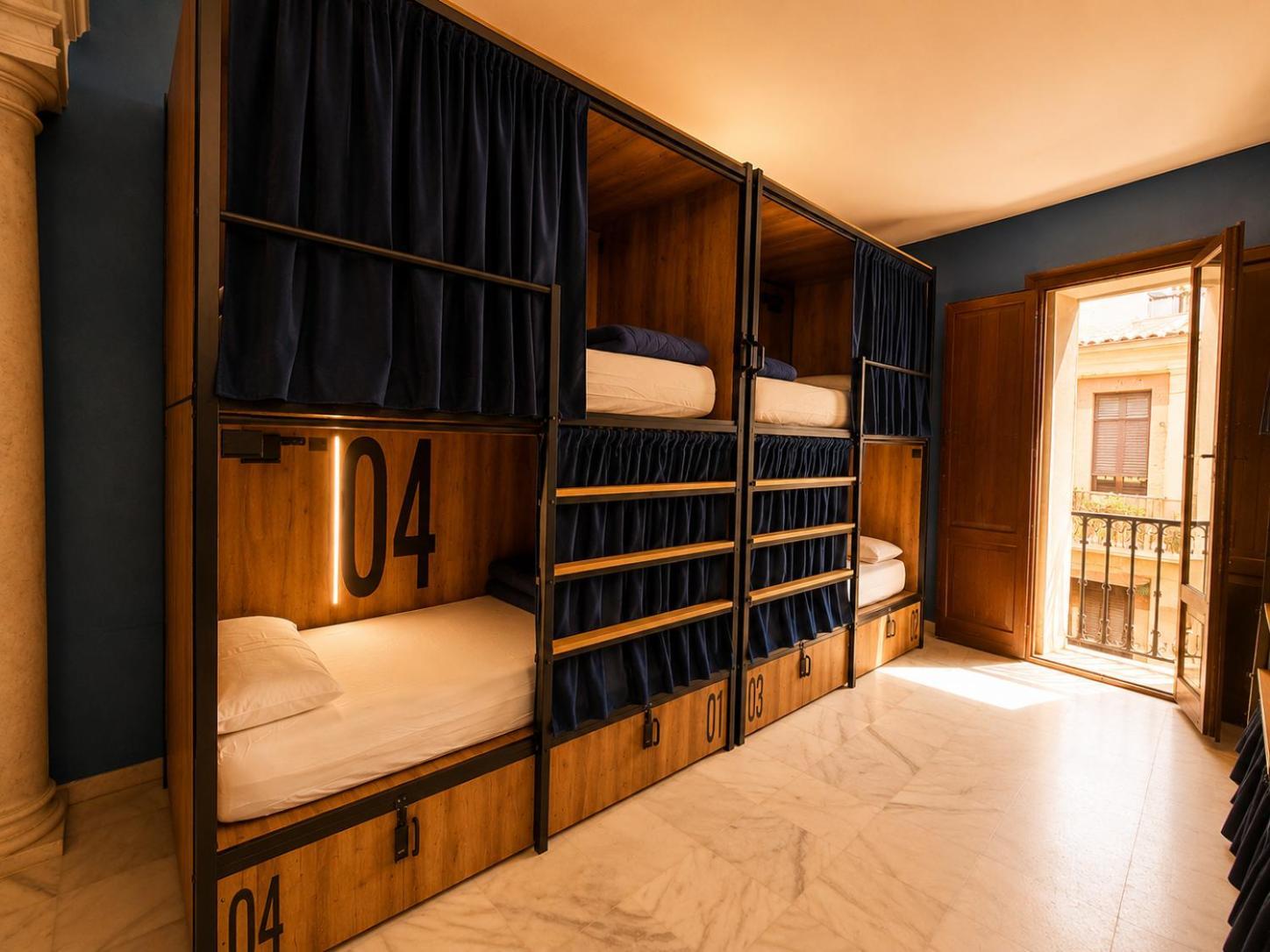 Bed 14-Bed Mixed Dormitory Room