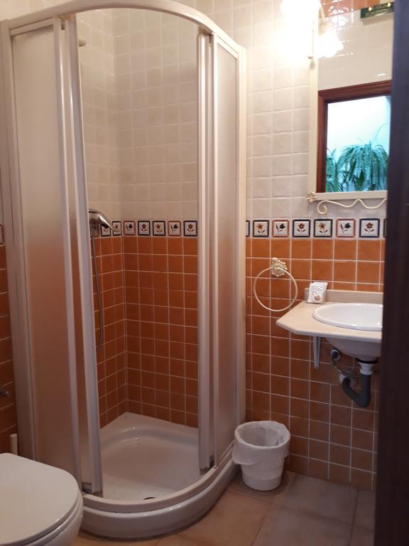 Twin Room Private External Bathroom