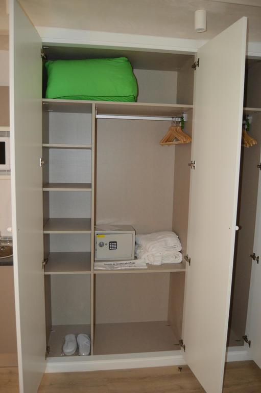 Deluxe Studio