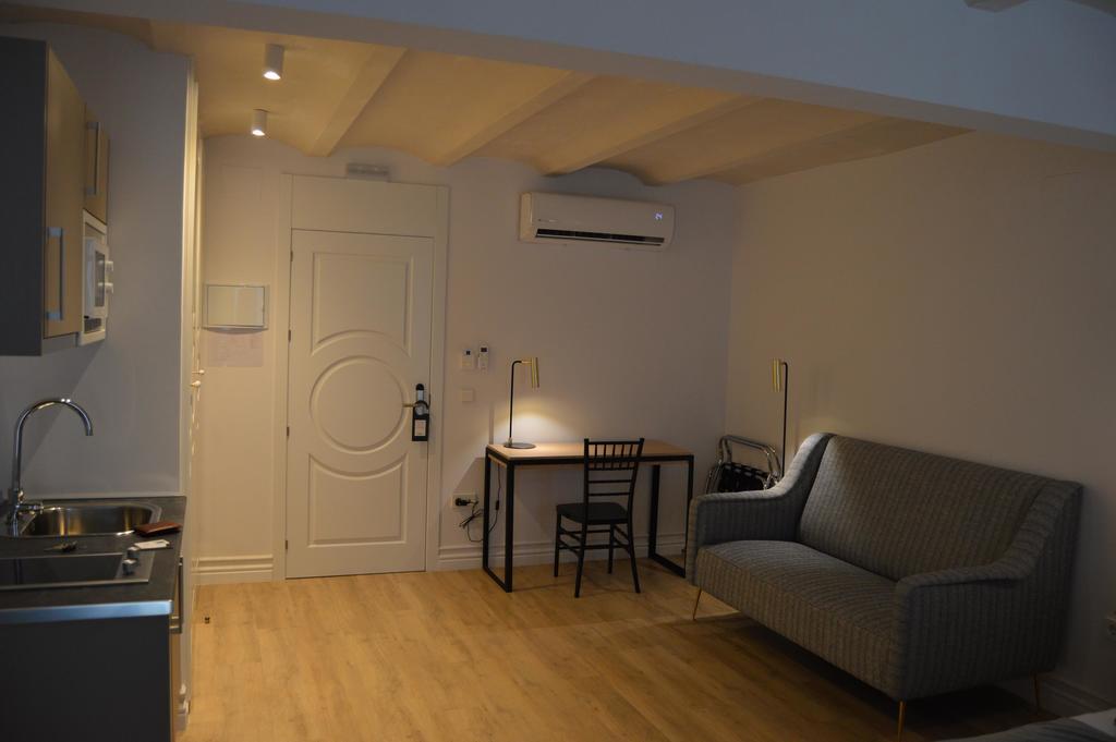 Deluxe Studio