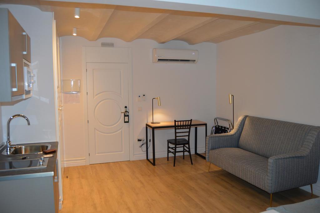 Deluxe Studio