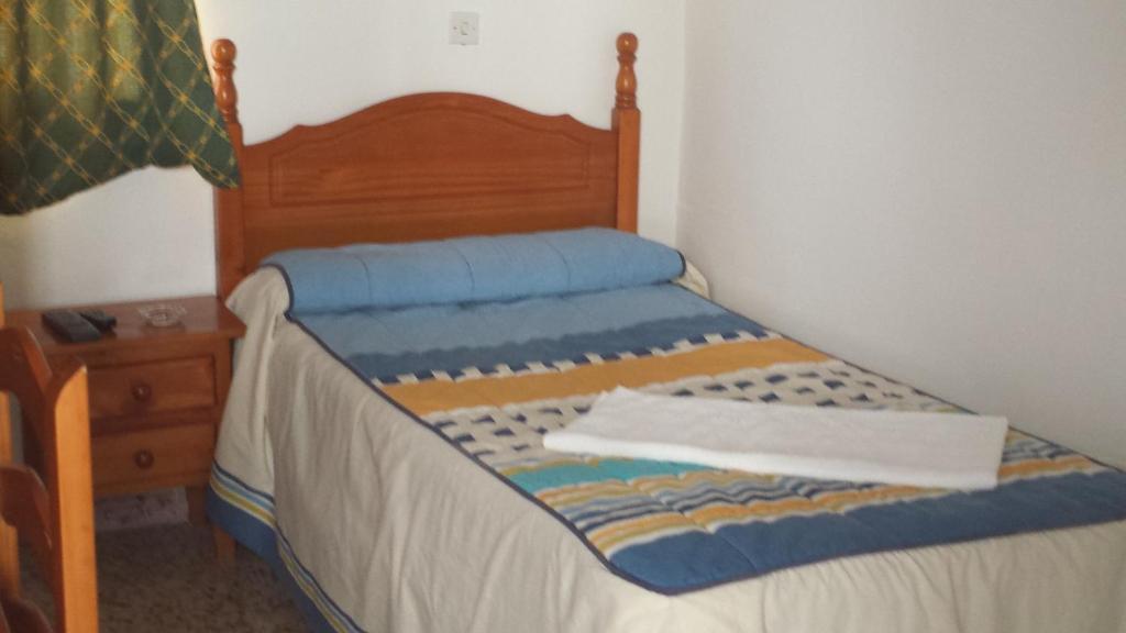 Budget Single Room,51276925:JPEG