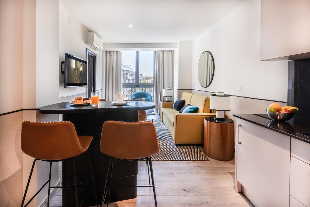 Deluxe 1 Bedroom Apartment,727133815:JPEG