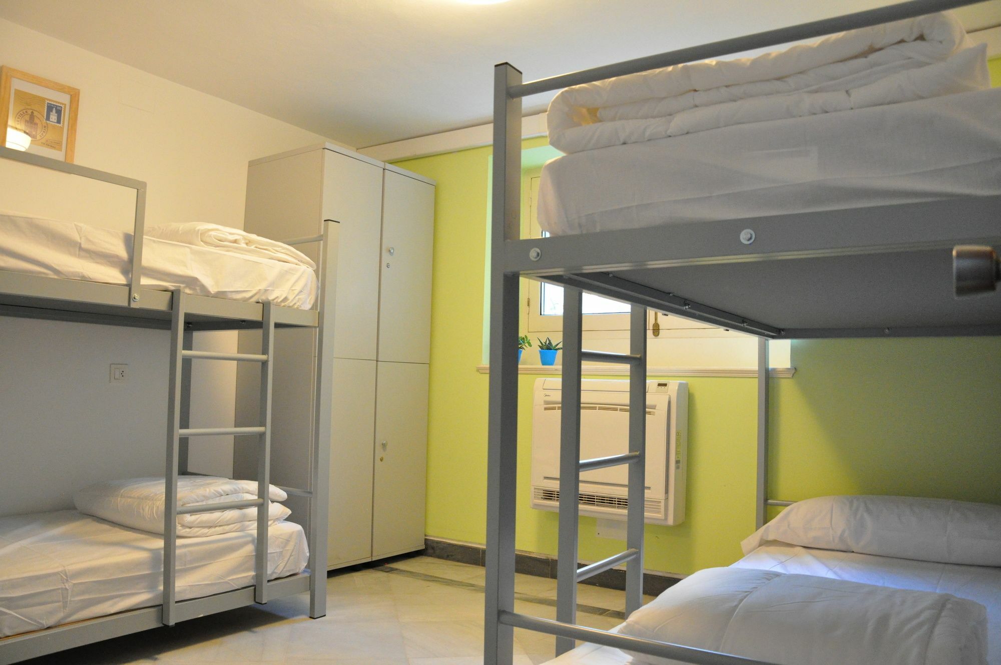 Bed 4-Bed Mixed Dormitory Room