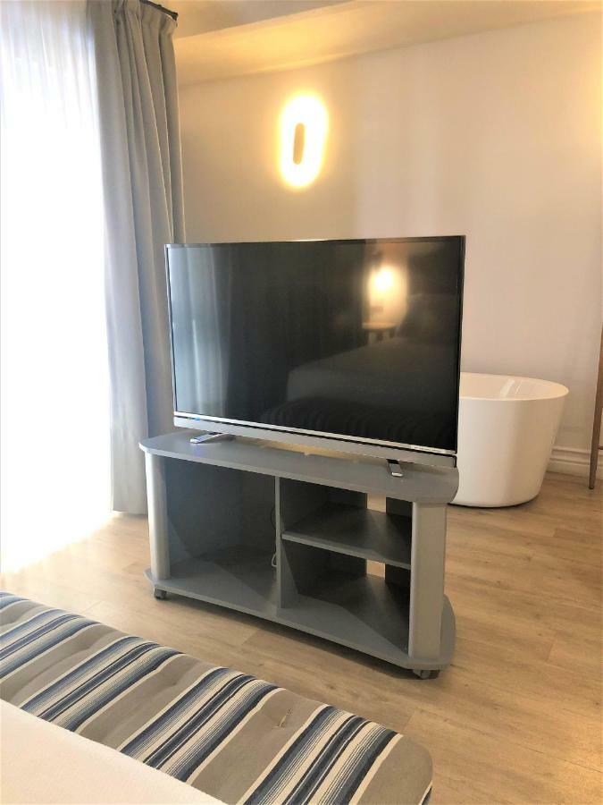 Deluxe Studio