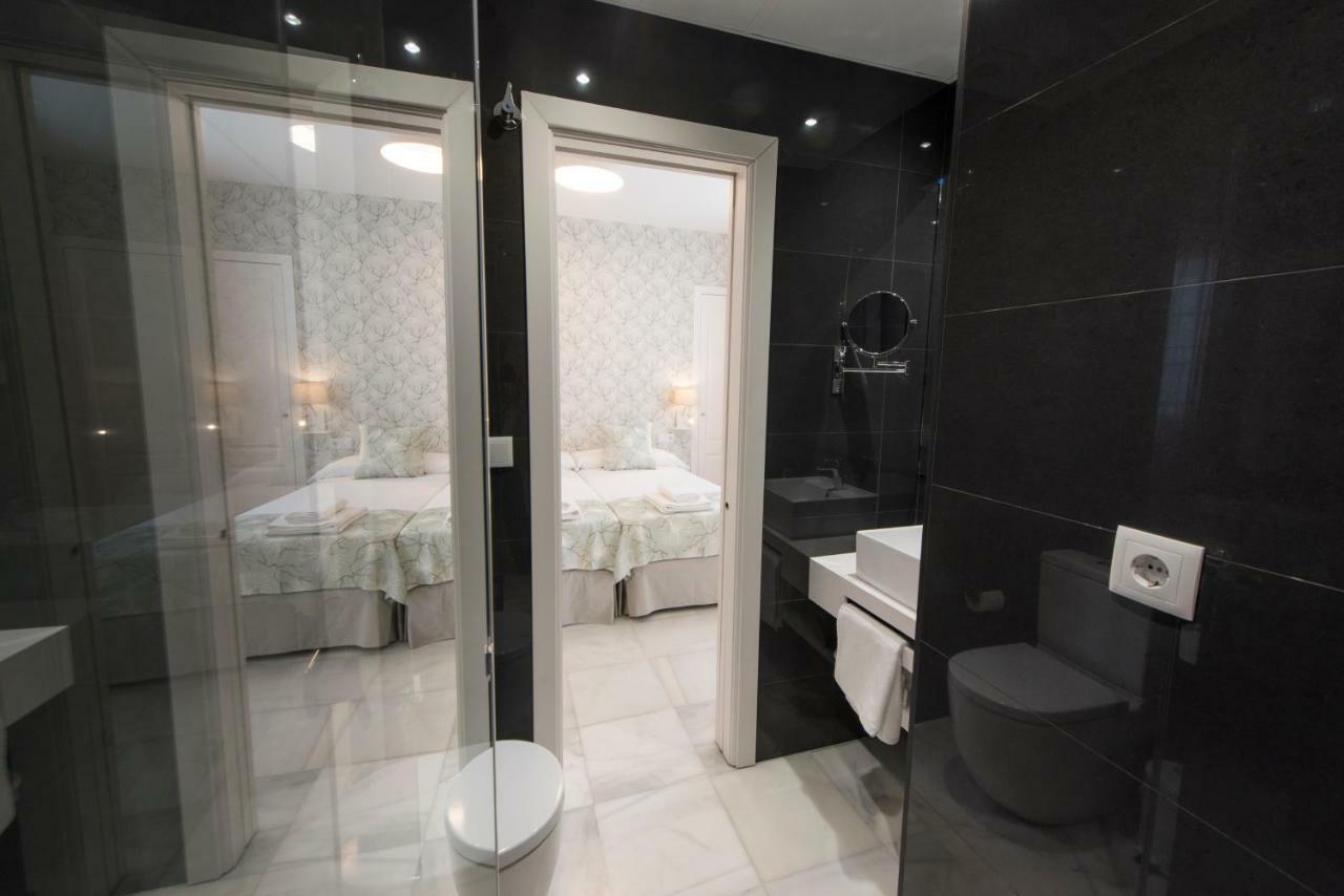 One-Bedroom Inner Apartment Second Floor,911660134:JPEG