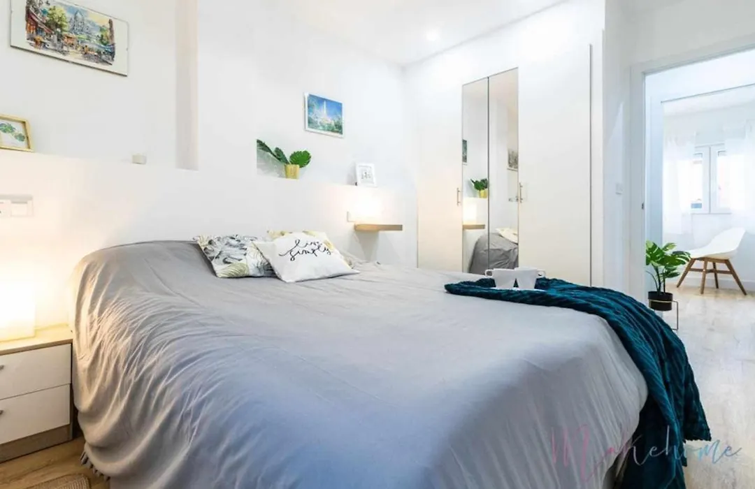 Apartamento 2 en Estadio del Sevilla, 3 habitaciones y metro-1