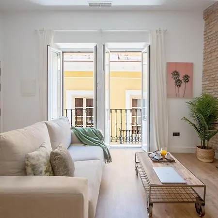 Hommyhome Conteros Cathedral Apartments-3