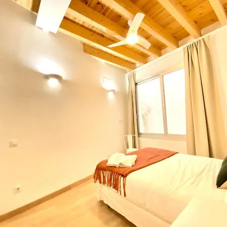 Homeyseville Top-Notch Cathedral House With Private Rooftop Terrace And Parking Opt-3