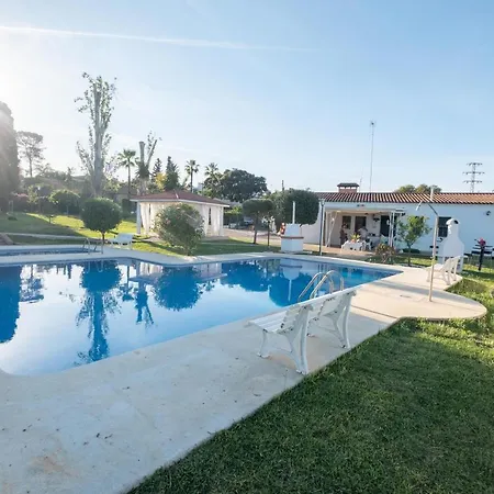 Agradable Villa Con Piscina-3