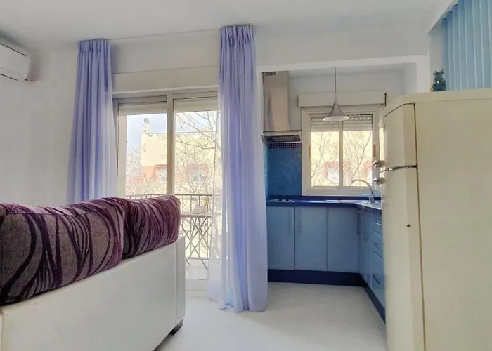 Memphis Design Apartment Séville