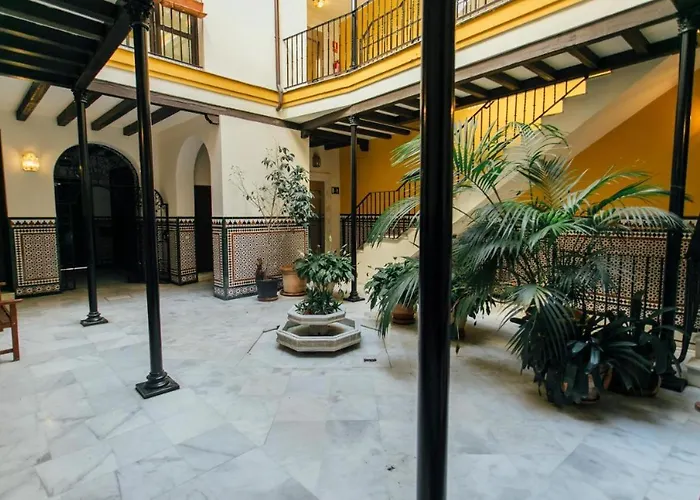 Exclusive Duplex- 1Bd 1Bth- Cathedral Of Siviglia